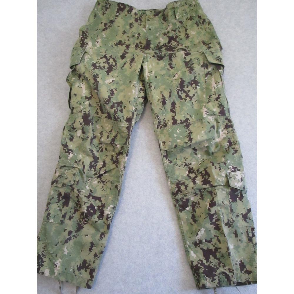 US Navy NWU Type III Pants Men's Medium Short AOR2 Green Cargo Digital Camo